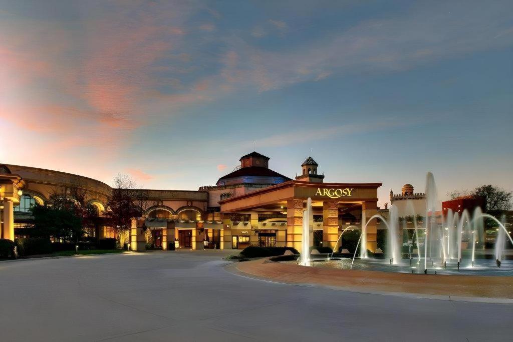 Argosy Casino Hotel & Spa Riverside Exterior photo