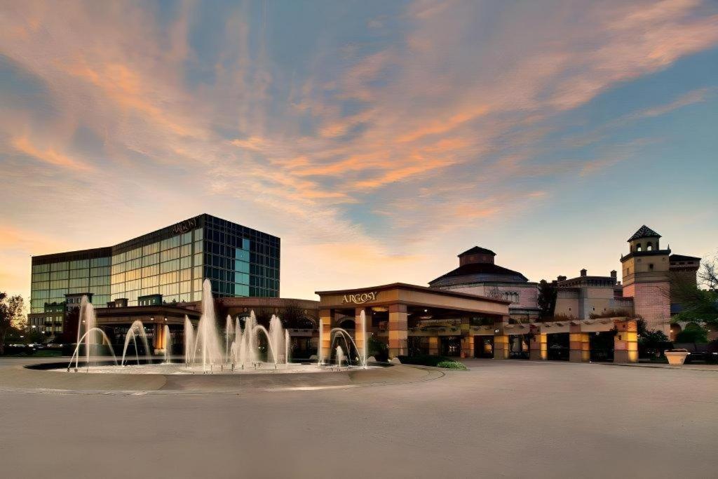 Argosy Casino Hotel & Spa Riverside Exterior photo
