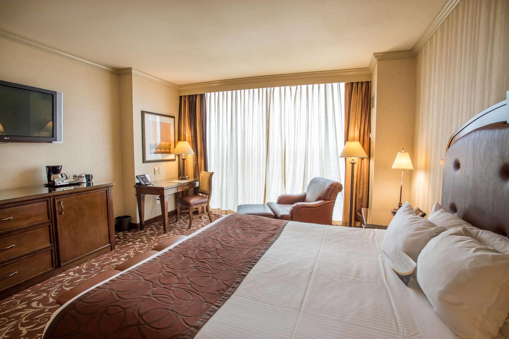 Argosy Casino Hotel & Spa Riverside Exterior photo